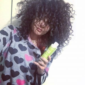 Parola del giorno volume! Capelli sporchini (shampoo fatto 4 giorni fa) ma non rinuncio al volume! Ho usato il balsamo leavein di La Saponaria e il pettine per "cotaonare" un po' . Cosa mi dite ? A me piace molto