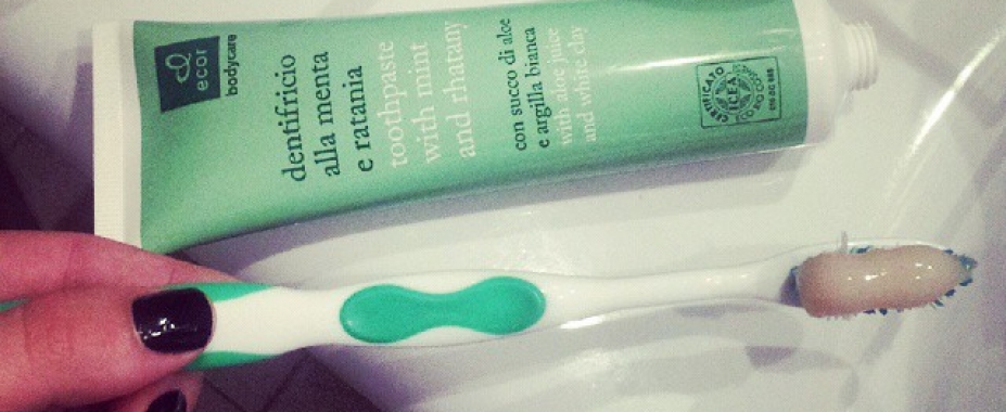 Dentifricio Ecor alla menta e ratania con succo di Aloe e argilla bianca